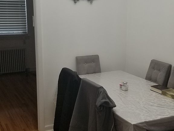 3rd image of 14424 72nd Ave