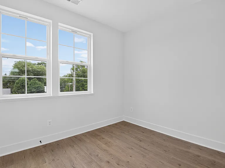 5015 Dulcet Dr — Photo 32