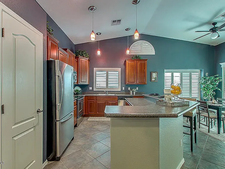3 bed, 1690 sqft, $2,300 — Photo 3