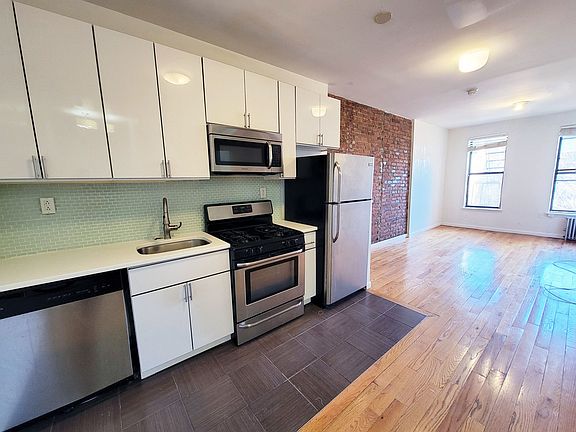 3rd image of 446 Saint Nicholas Ave Floor 4
