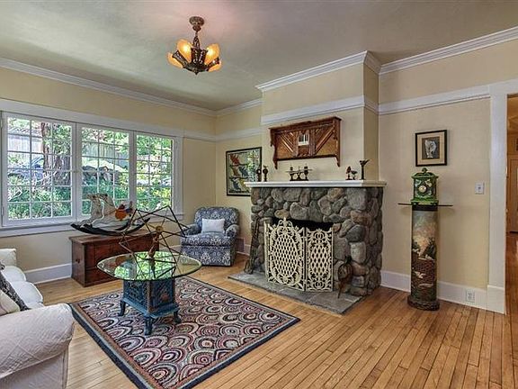 3rd image of 147 Strawberry Ln