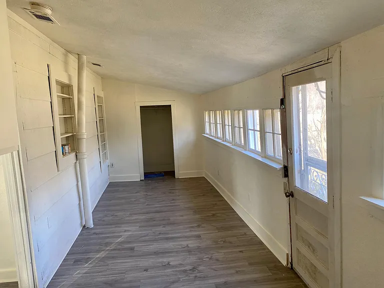 905 E Sycamore St — Photo 16