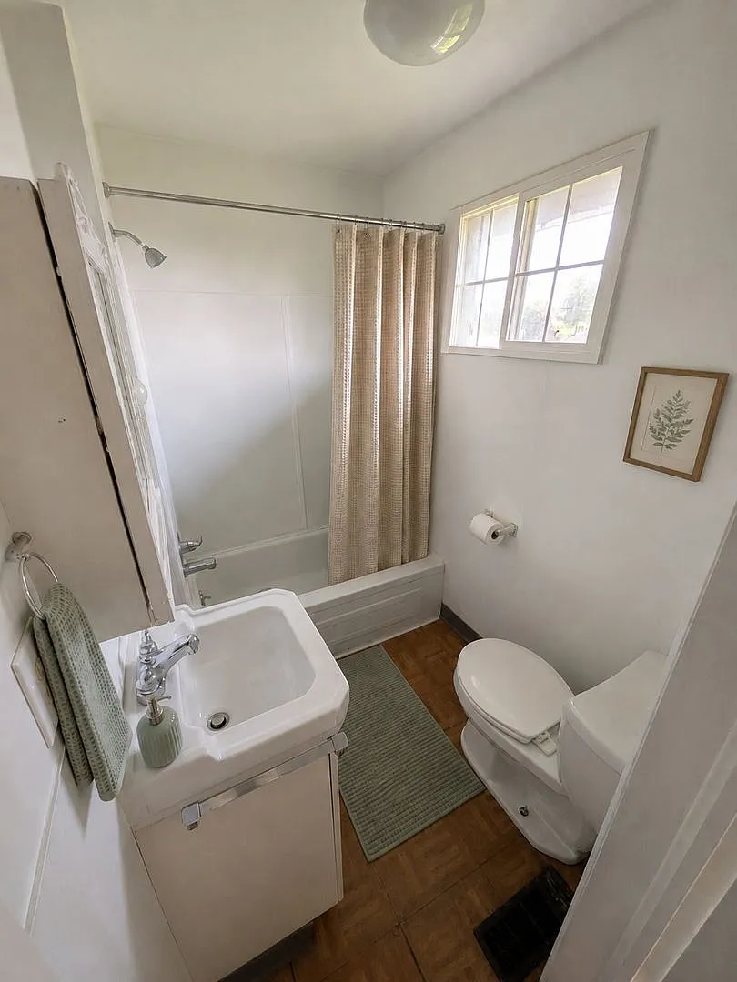 Available Now - 1 Bedroom Apartmebt — Photo 2