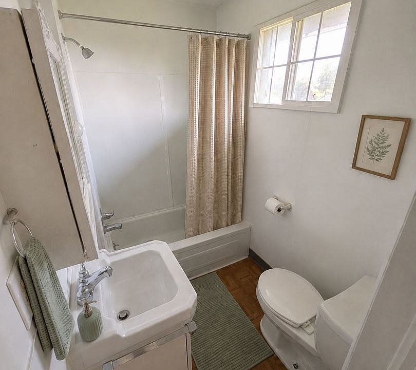 2nd image of 1901 E 26th St APT 2