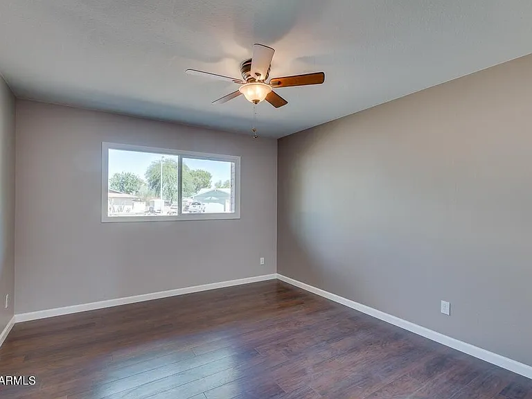 831 E Stephens Dr — Photo 17