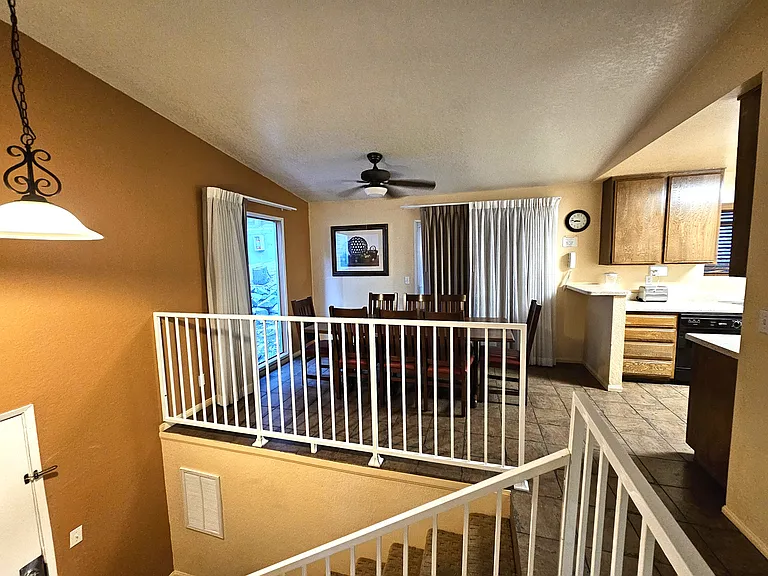 303 Canyon Crest Ln — Photo 6
