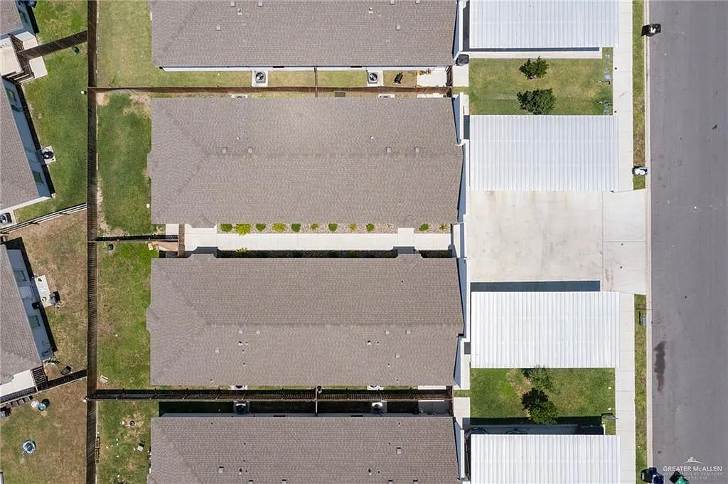 Building Photo - Bella Costa Dr