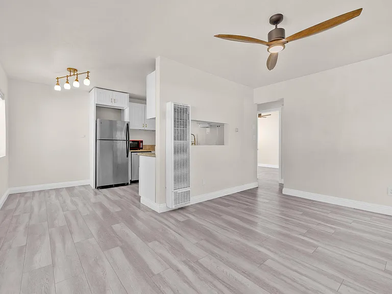 5266 Cass St — Photo 2