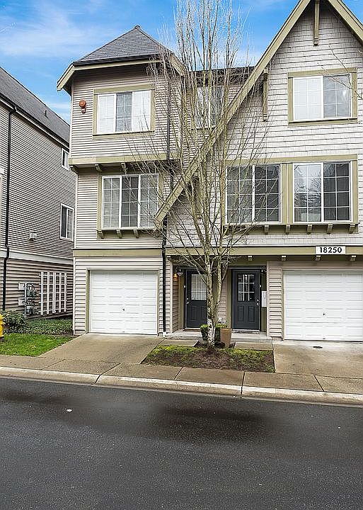 1st image of 18250 NE 96th Way Unit 101