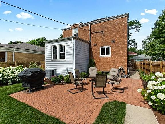 4th image of 8323 Keeler Ave