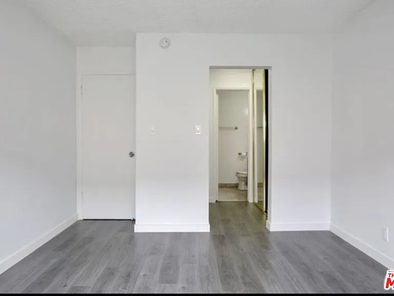 855 Victor Ave #210 — Photo 7