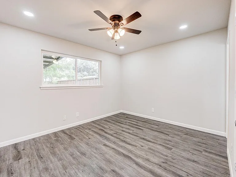 9617 Caffrey St — Photo 16