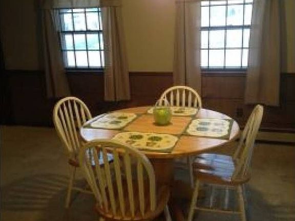 Enjoy meals with guests