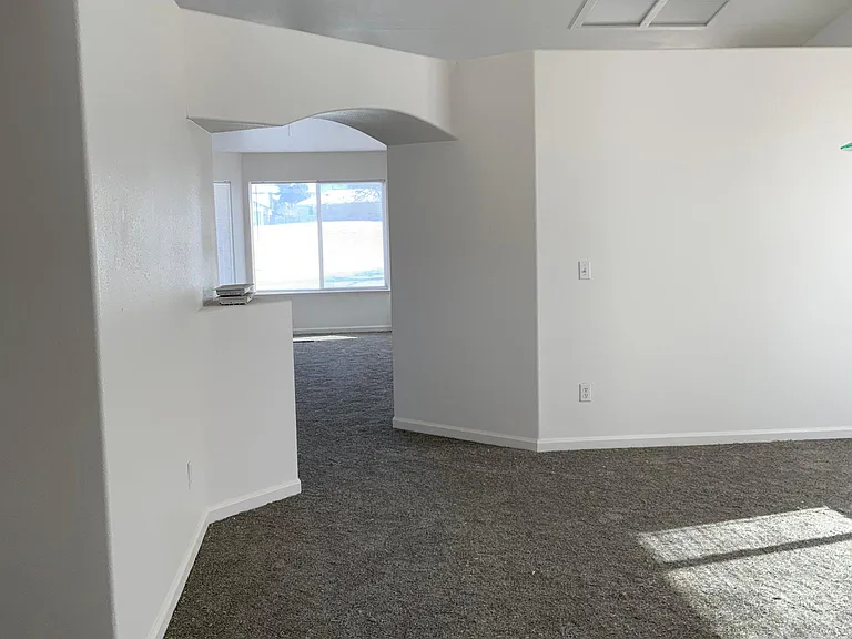 1120 Dixie Ln — Photo 3