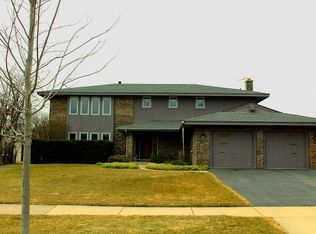 126 S Walnut Ln, Schaumburg, IL 60193