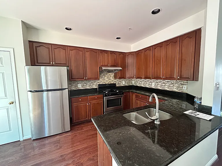 112 Longpoint Way — Photo 4