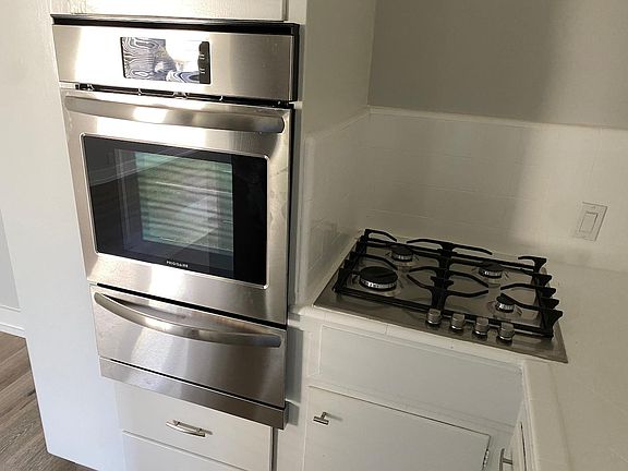 3rd image of 137 N Myrtle Ave #5
