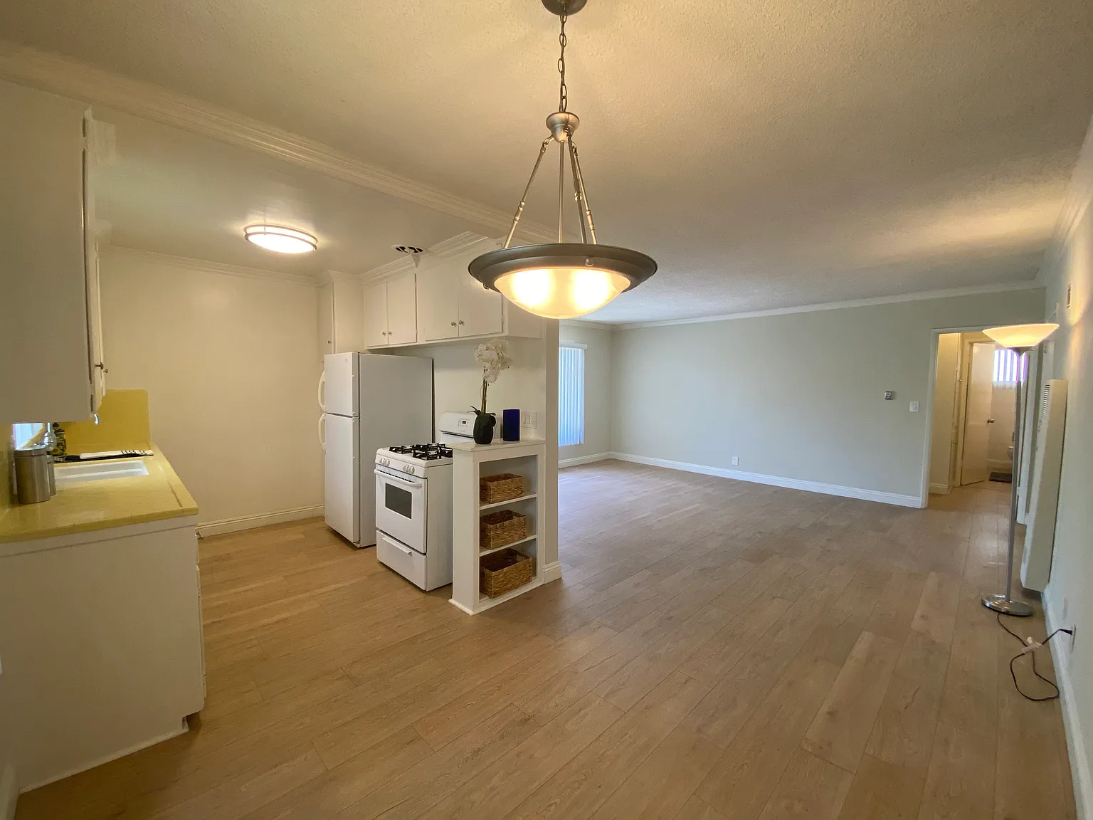 122 N Wetherly Dr — Photo 4