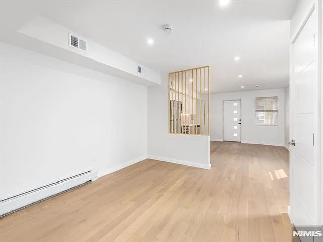 30 Franklin Pl #1 — Photo 8