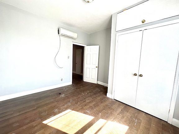 4th image of 934 Pavonia Ave #D