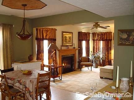 3rd image of 1194 Oxford Cir