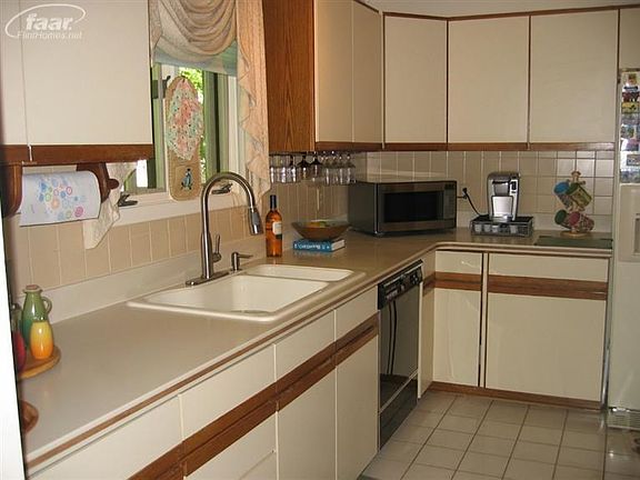 4th image of 2454 Valley Oaks Cir