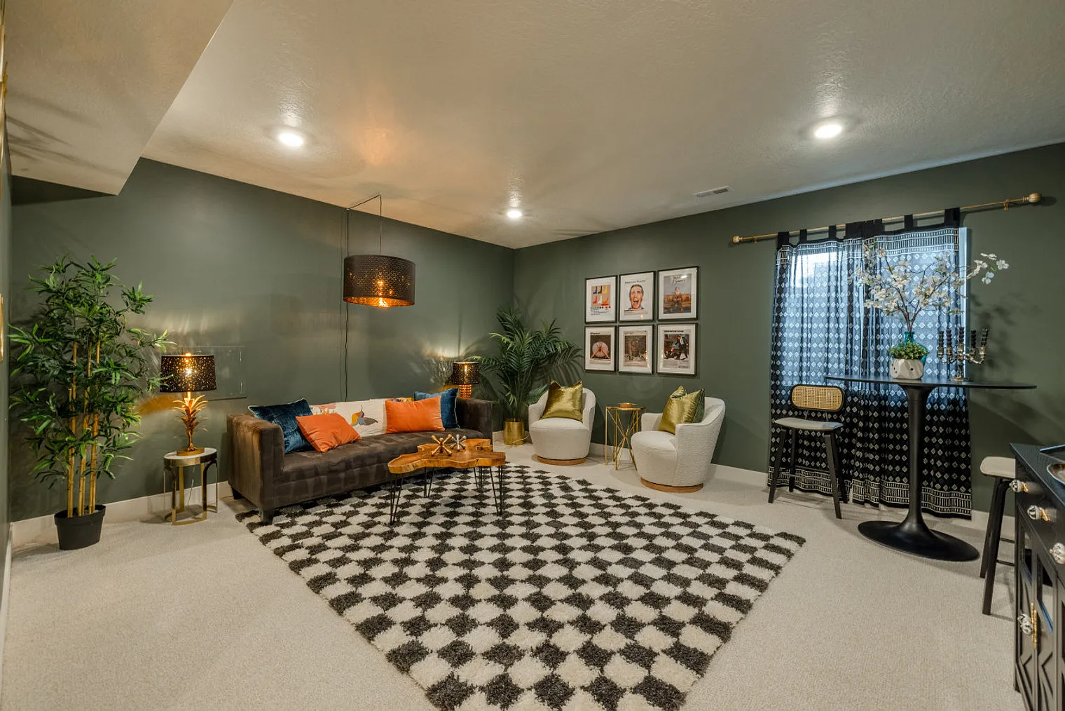 5 bed, 5.0 bath, 2690 sqft, $8,474 — Photo 4