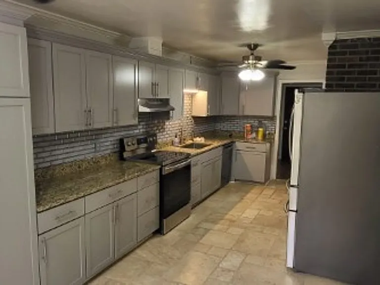 2204 Oakdale Dr — Photo 8