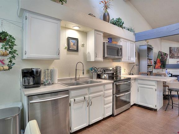 2nd image of 2920 Holly Avenue #104