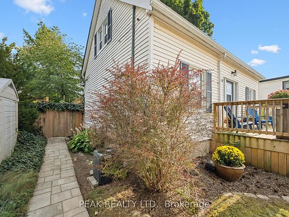 3rd image of 145 Bridgeport Rd E