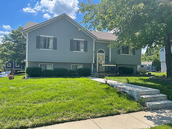 4th image of 417 SE Onyx Dr