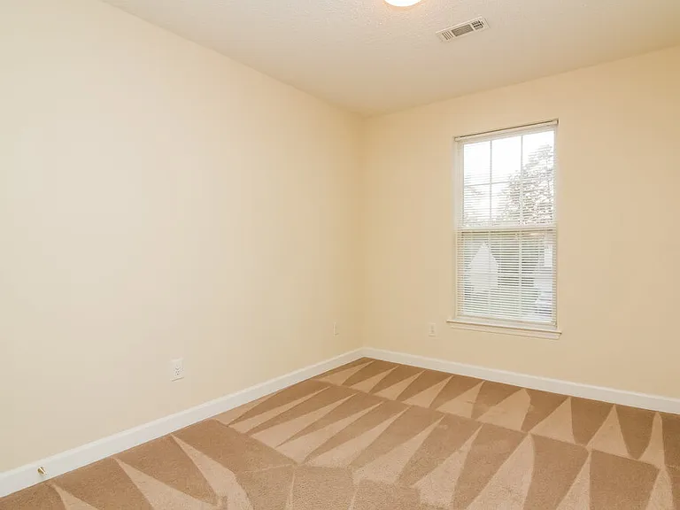 1028 Jordans Pond Ln — Photo 7