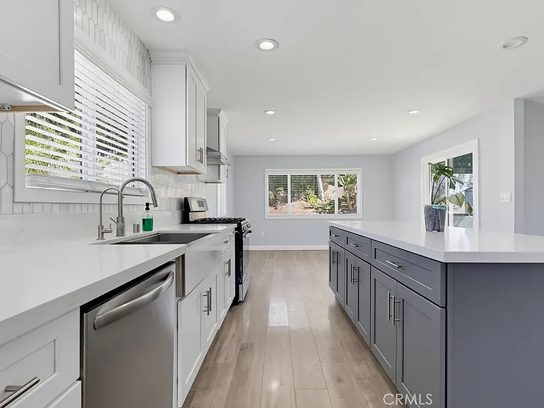 15811 Rosalita Dr — Photo 7