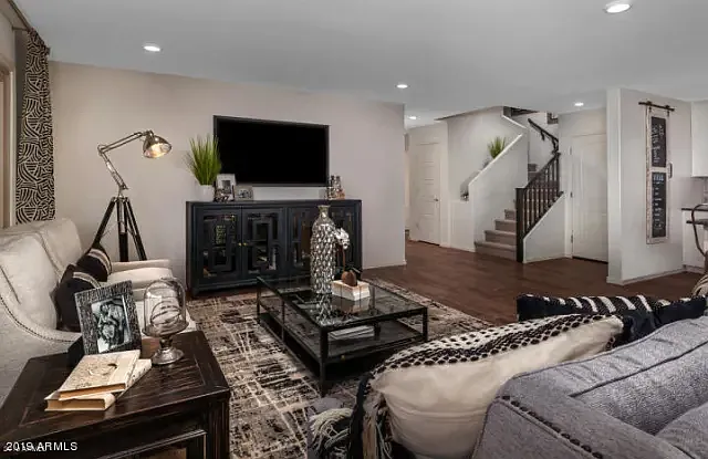 47 E Constitution Dr — Photo 45