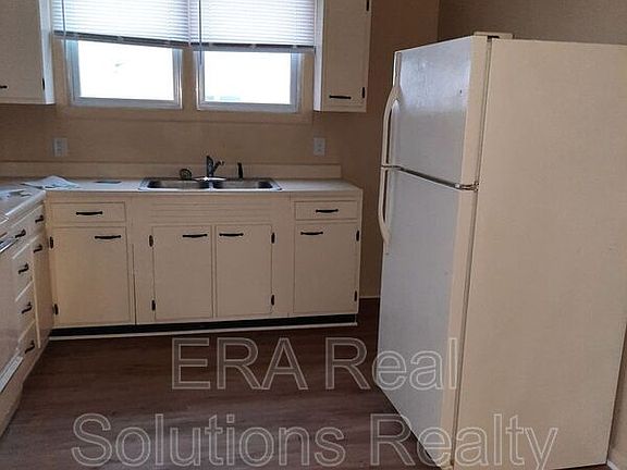 5th image of 850 W Main St APT A