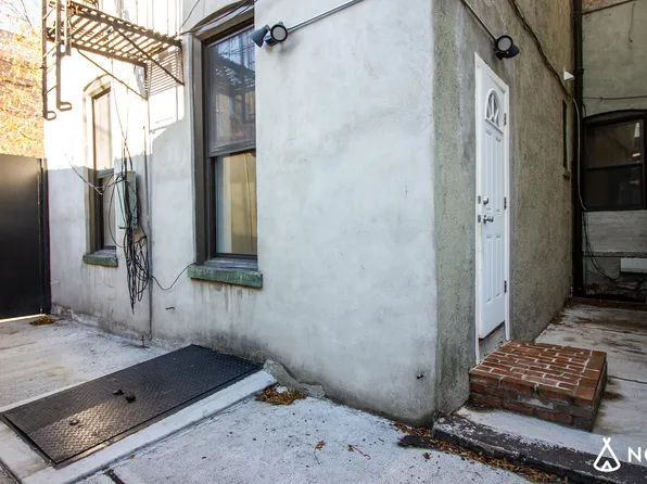 270 Irving Avenue image 12 of 23