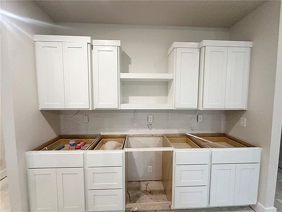 5th image of 304 Jenna Ln