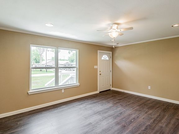 3rd image of 803 Magnusson Ave