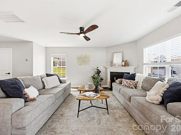 4th image of 2137 Redstone Dr