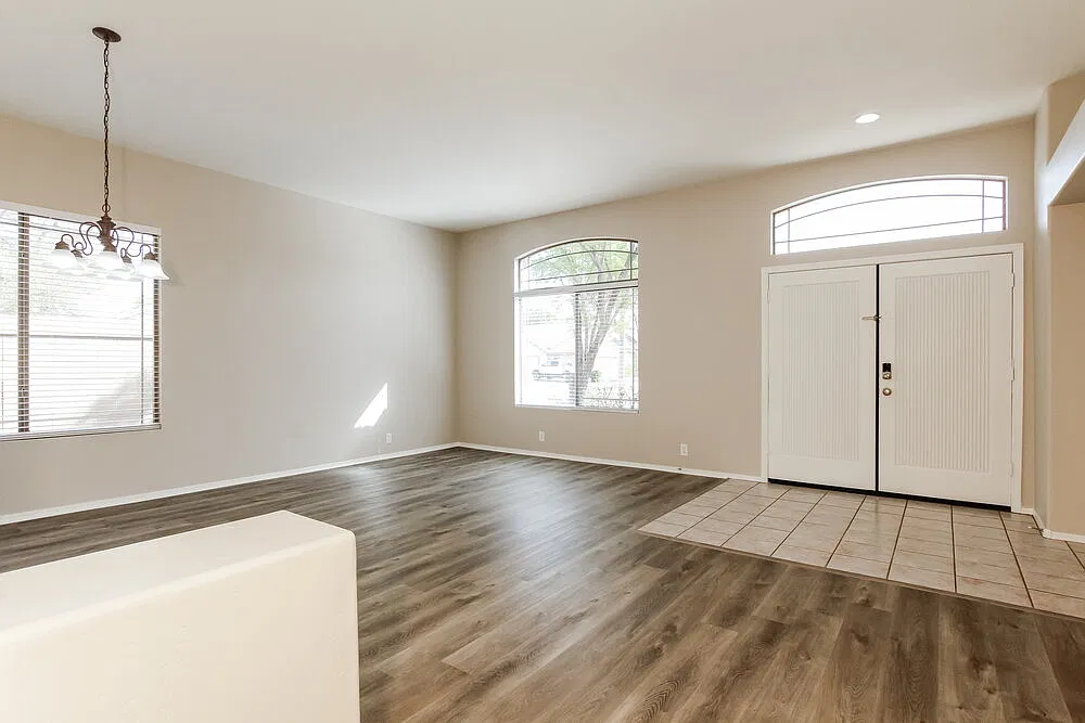 3 bed, 2.0 bath, 2221 sqft, $2,770 — Photo 3