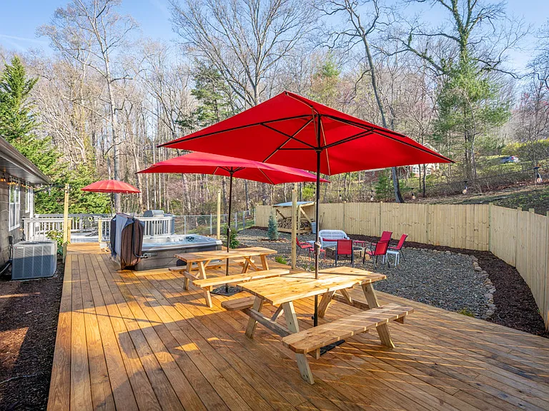 235 Royal Pines Dr — Photo 45