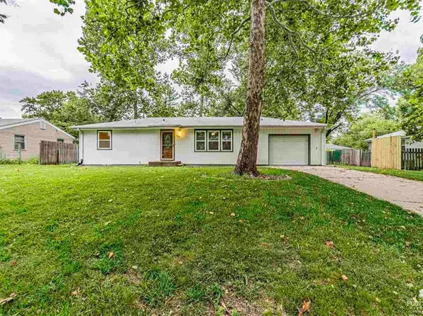 705 Frey Dr, Manhattan, KS 66502