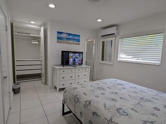 4th image of 1573 NE 45th St