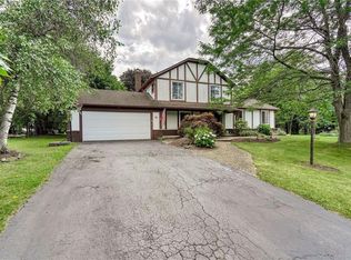 37 Rolling Meadows Way, Penfield, NY 14526