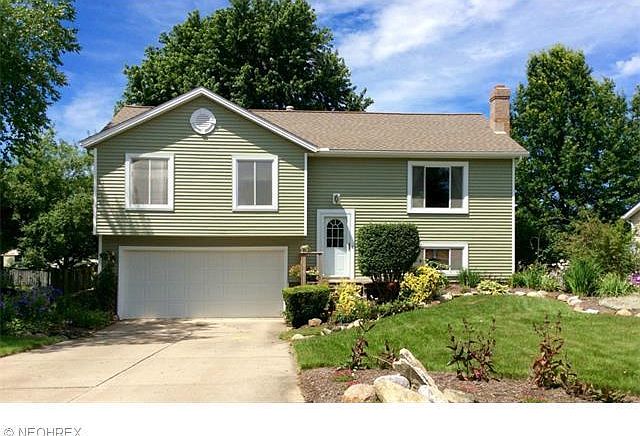 1st image of 975 Brookpoint Dr