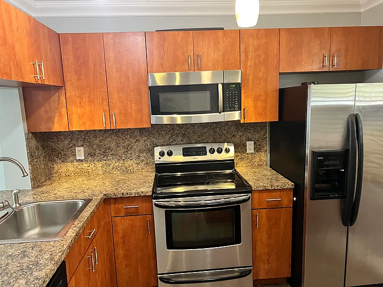 10005 Winding Lake Rd #105 — Photo 14