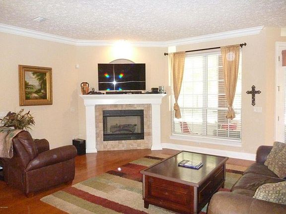 3rd image of 108 Fleming Ct