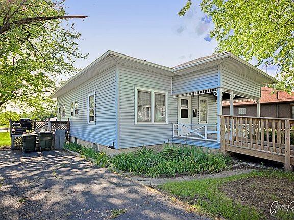 2nd image of 1066 Spafford St