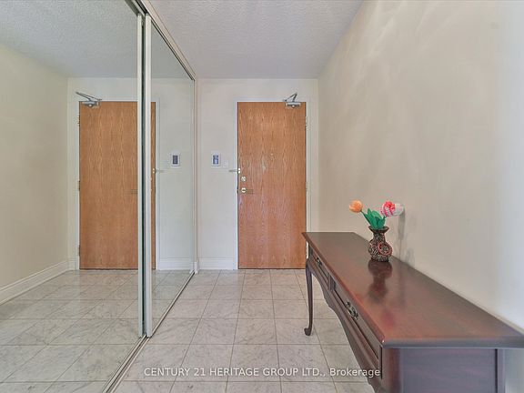 5th image of 7250 Yonge St #410