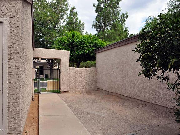 3rd image of 3315 E Lavey Ln Unit 106